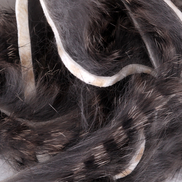 Hareline Lanières étroites de peau de lapin avec poils Micro Pulsator