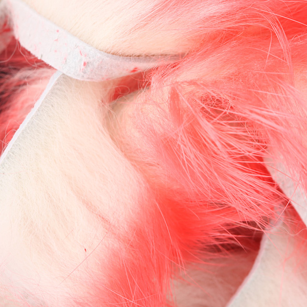 Lanières de peau de lapin Flesh Two Tone coupées transversalement au poil Hareline